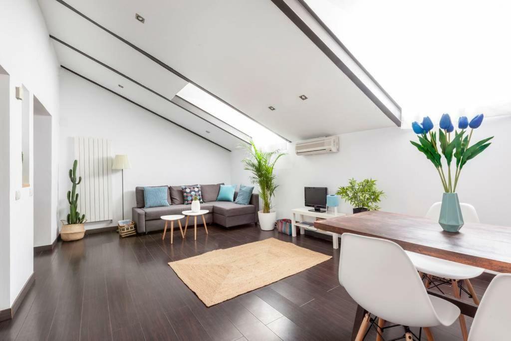 Modern Top Floor Loft At Malasana'S Heart Madryt Zewnętrze zdjęcie