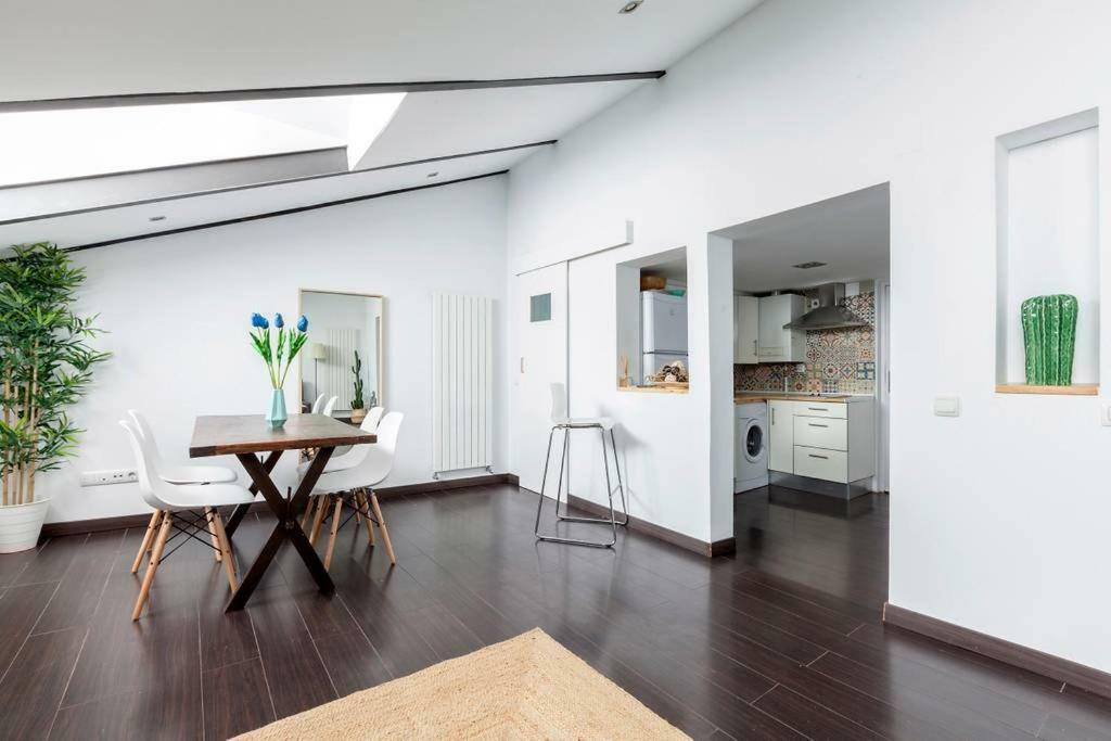 Modern Top Floor Loft At Malasana'S Heart Madryt Zewnętrze zdjęcie