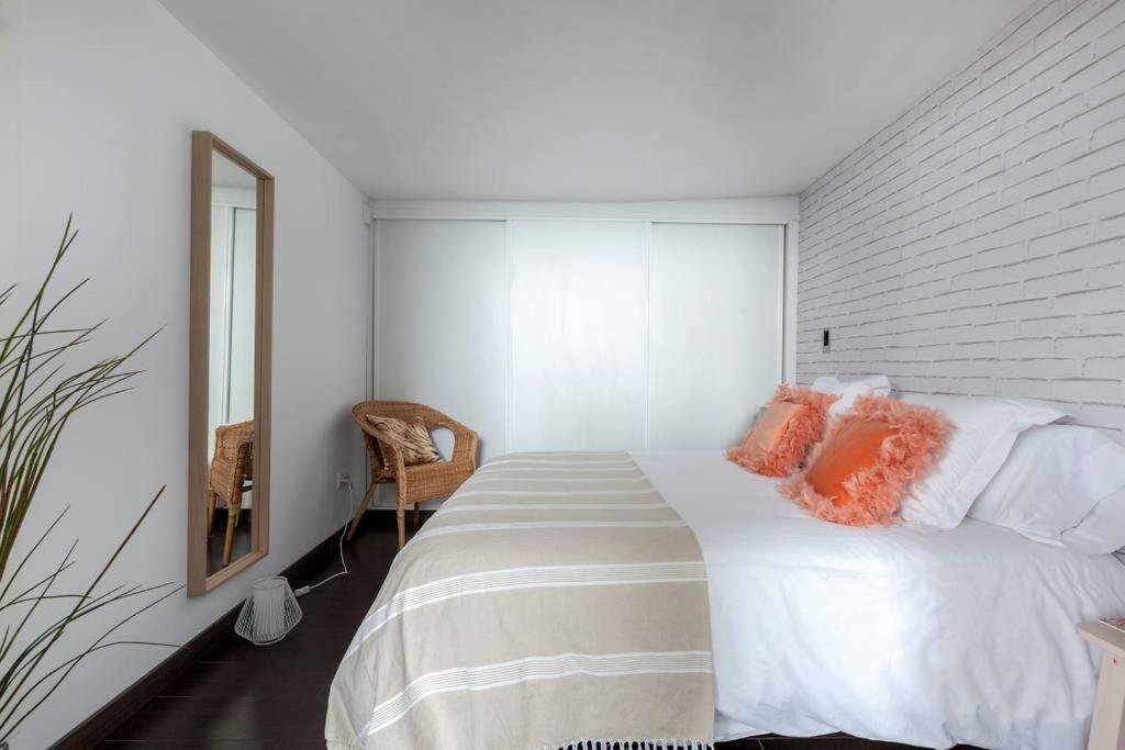 Modern Top Floor Loft At Malasana'S Heart Madryt Zewnętrze zdjęcie